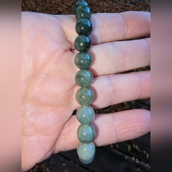 8mm Gradient Myanmar Jade Bracelet. - Picture 11 of 13